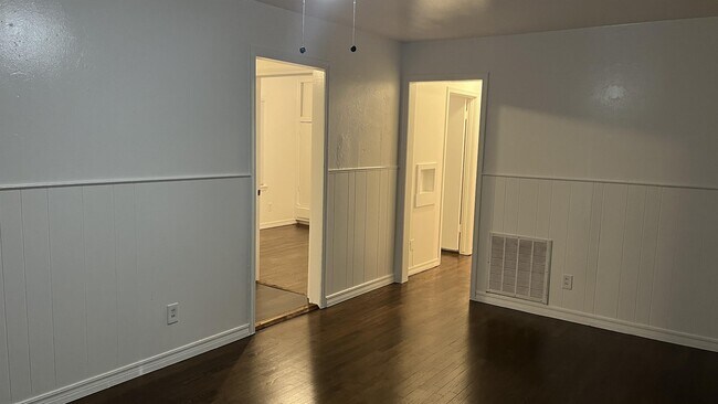 Foto del edificio - 3408 Woodside Dr