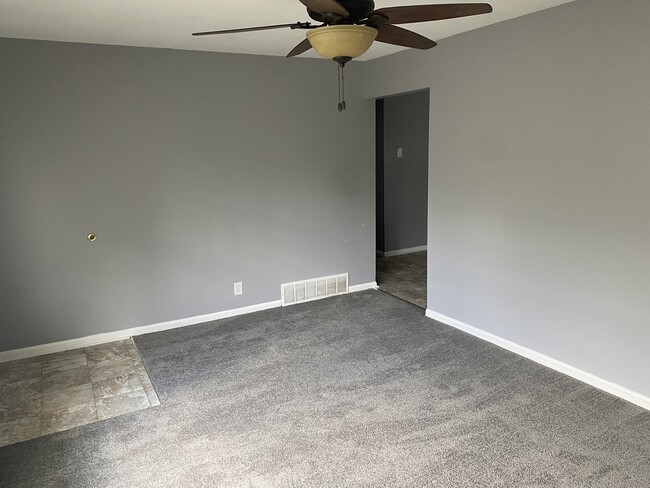 Building Photo - 391 Lancelot Ln