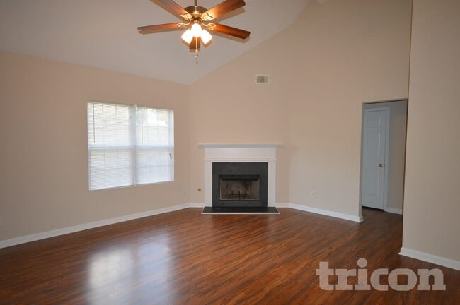 Foto del edificio - 1206 Catalina Pkwy