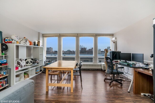 Foto del edificio - 1400 E 55th Pl