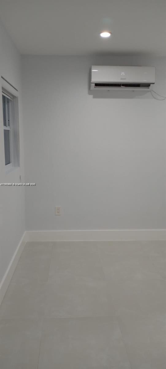 Foto del edificio - 18640 Belmont Dr