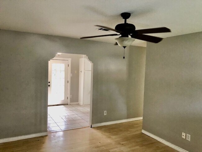 Building Photo - $500 OFF MOVE IN SPECIAL-SOUTH BOSSIER IN ...