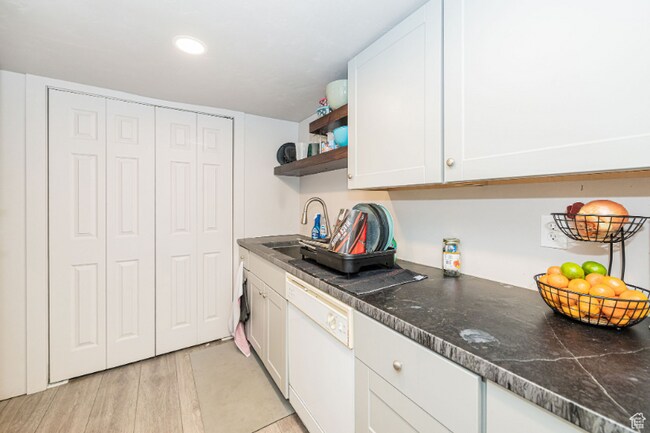 Foto del edificio - 1074 E 460 S St