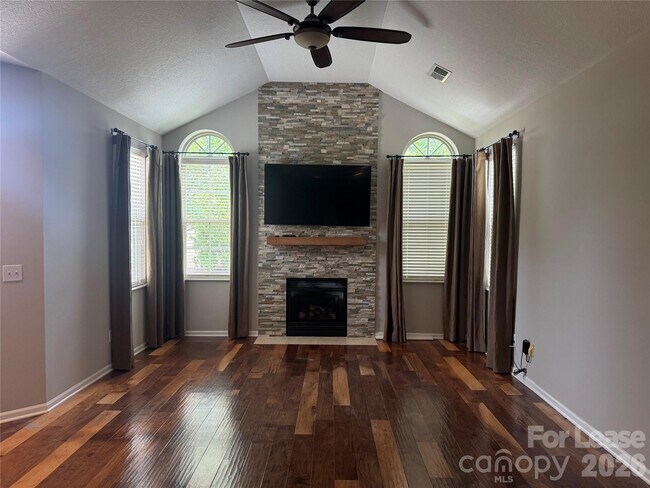 Foto del edificio - 2416 Coltsview Ln