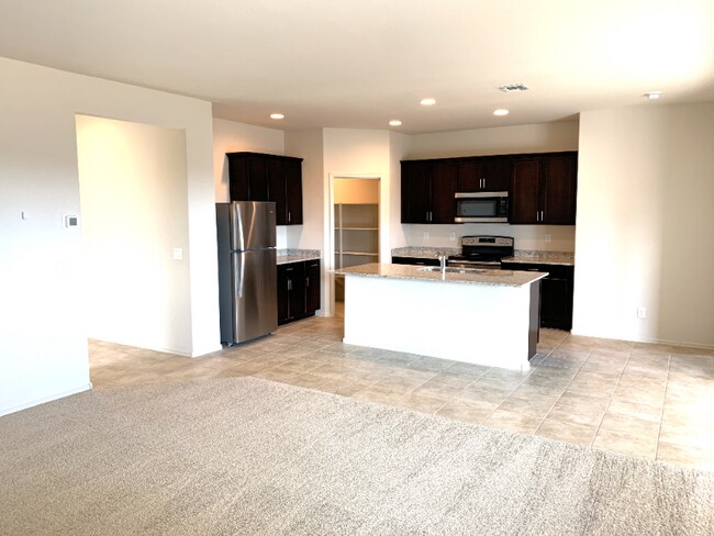 Foto del edificio - 18485 N Lakeside Dr