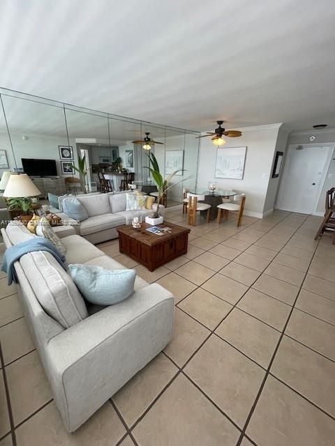 Building Photo - 5313 Collins Ave