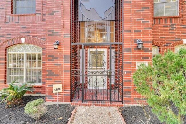 Building Photo - 14415 Torrey Village Dr