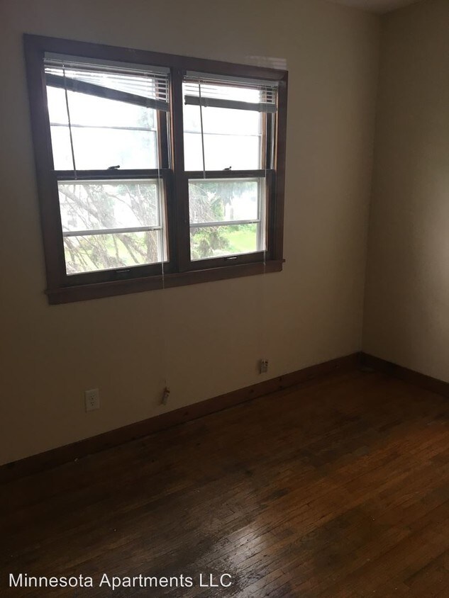 Foto del edificio - 1552 Edmund Ave W