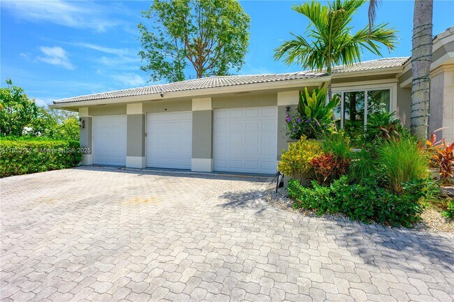 Building Photo - 16001 SW 77th Ct