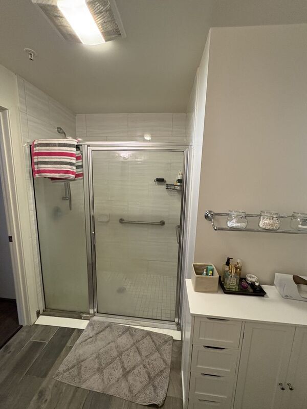 Foto del edificio - 344 N Charles St