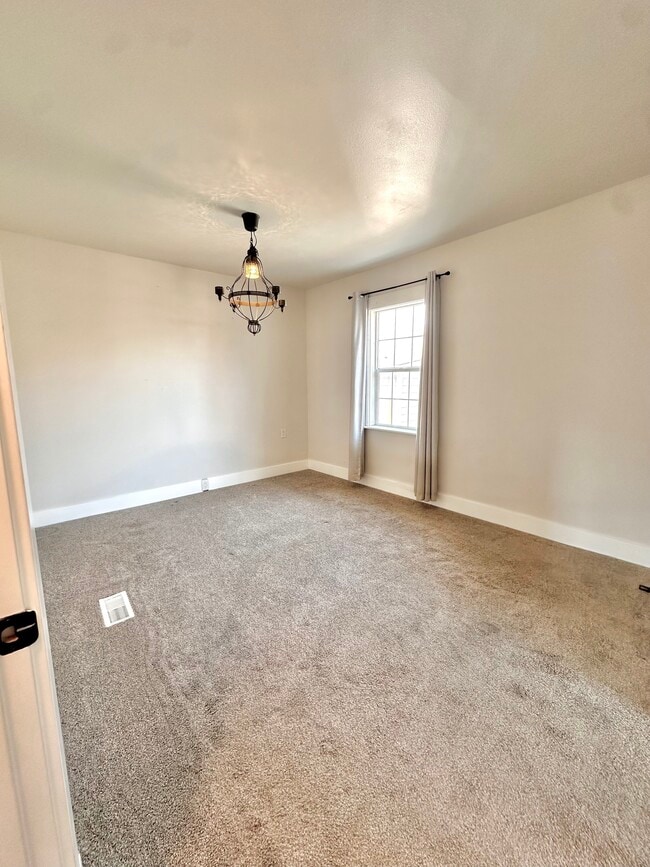 primary bedroom - 614 Highland Dr