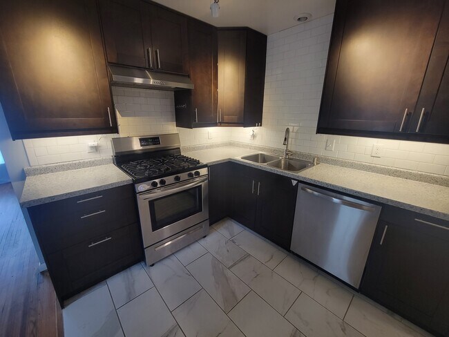 Building Photo - 2317 W 58th St