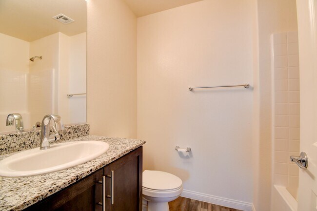 Foto del edificio - Great Townhouse in a gated community