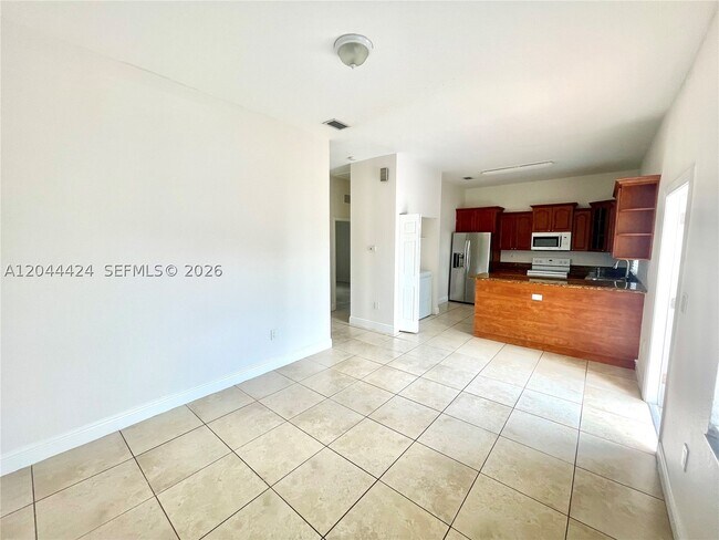 Foto del edificio - 2487 W 5th Ct