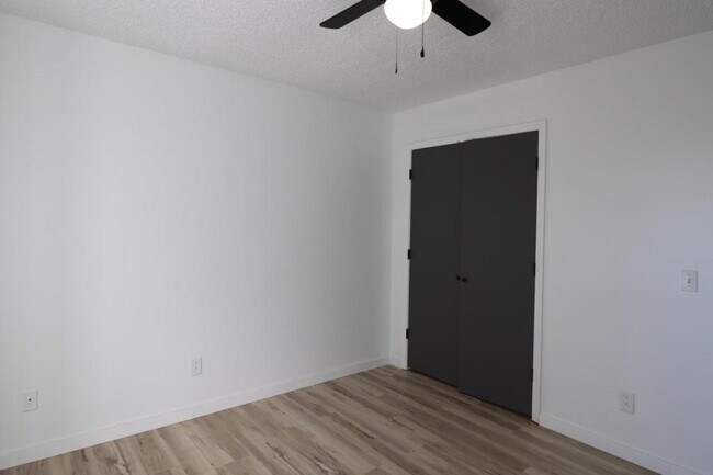 Foto del edificio - 1221 S Park Ave