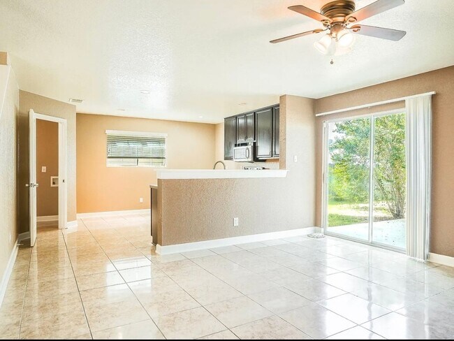 Foto del edificio - Beautiful 3 Bedroom 2.5 bath Two-Story Hom...