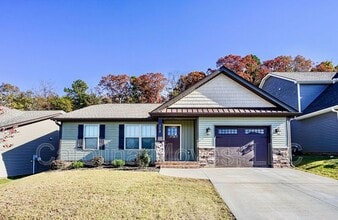 Building Photo - 352 Greymark Ln