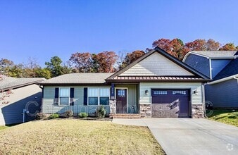 Building Photo - 352 Greymark Ln