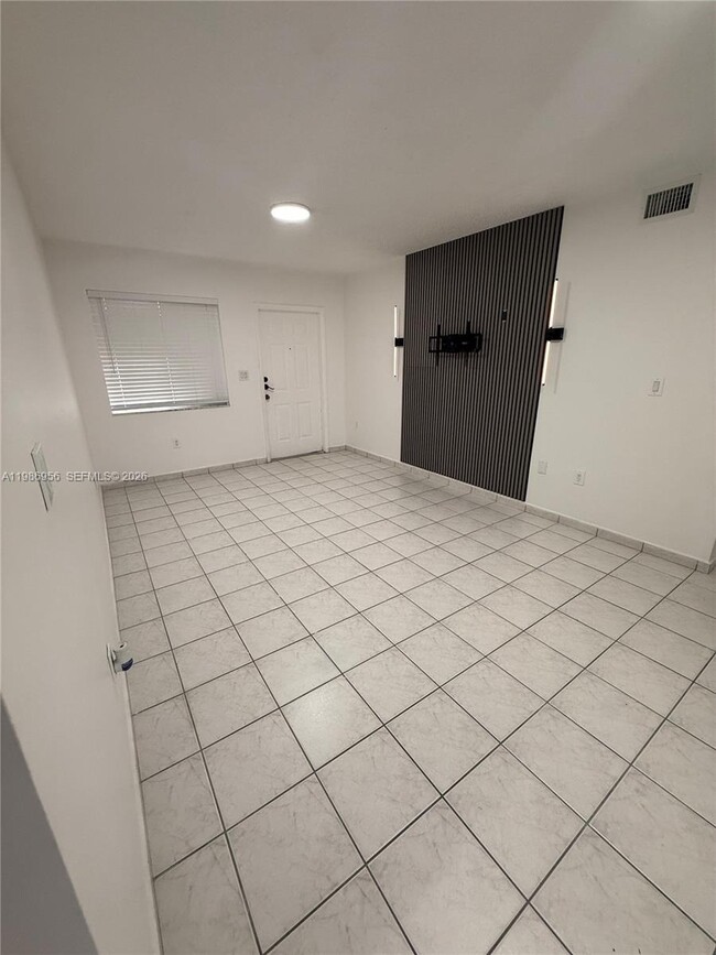 Foto del edificio - 3262 W 70th St