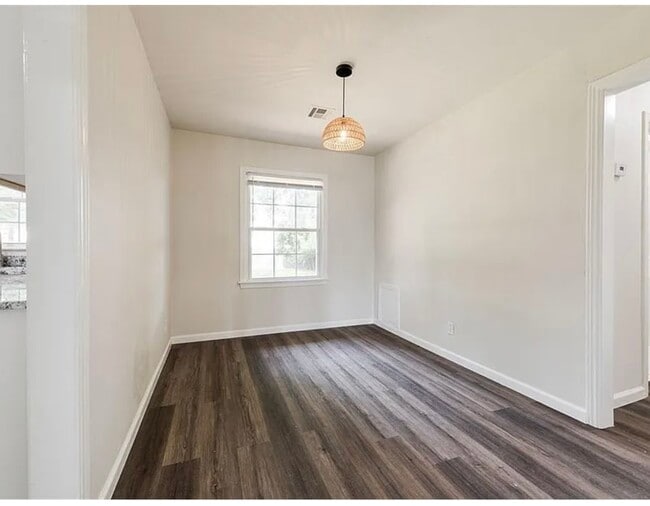 Building Photo - 2813 Pembroke Terrace