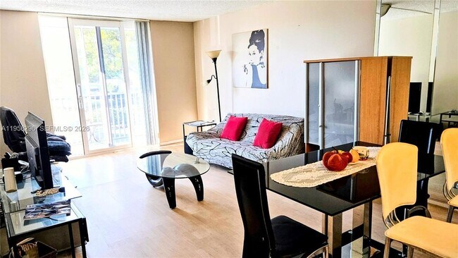 Foto del edificio - 16851 NE 23rd Ave