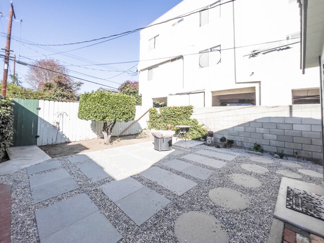 Building Photo - 3811 W Verdugo Ave