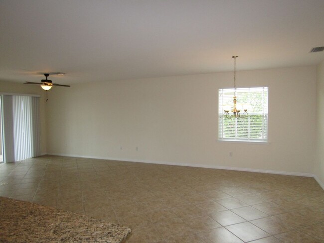 Building Photo - Pet Friendly Island Walk Annual Rental