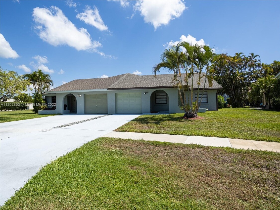 11902 Suellen Cir, Wellington, FL 33414