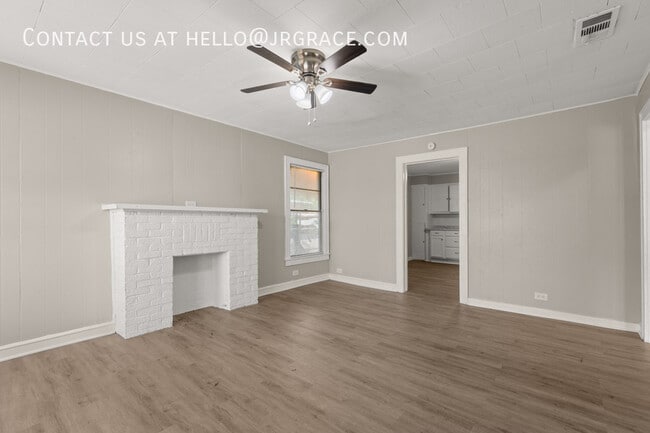 Building Photo - 1801 Reuter-