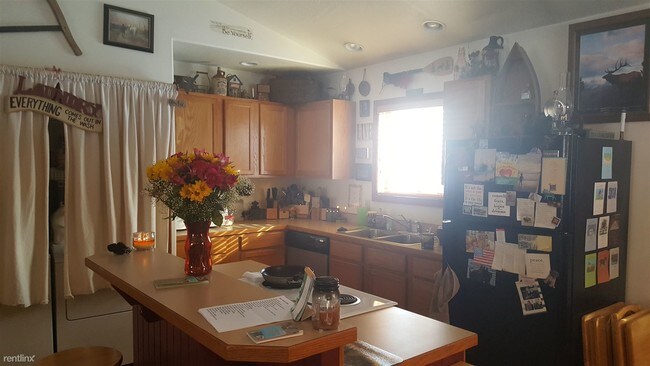Foto del edificio - 5840 Primrose Dr