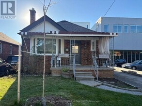 Building Photo - 336 Robina Ave