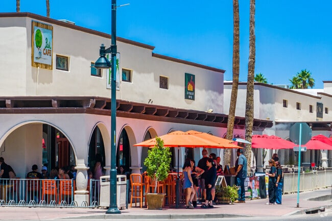 Bustling eateries on Old Litchfield Road: Patrons await, adding liveliness to Litchfield's dining scene.