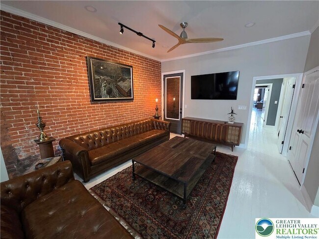 Foto del edificio - 310 Brodhead Ave