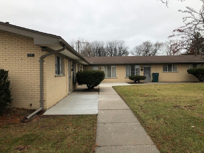 Building Photo - 2057 electric ave