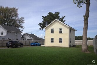 Building Photo - 588 North St
