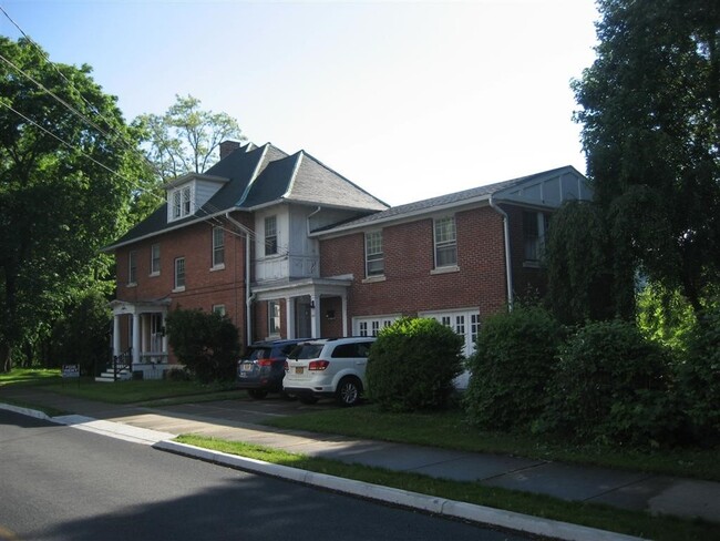 Building Photo - 609 Chenango St