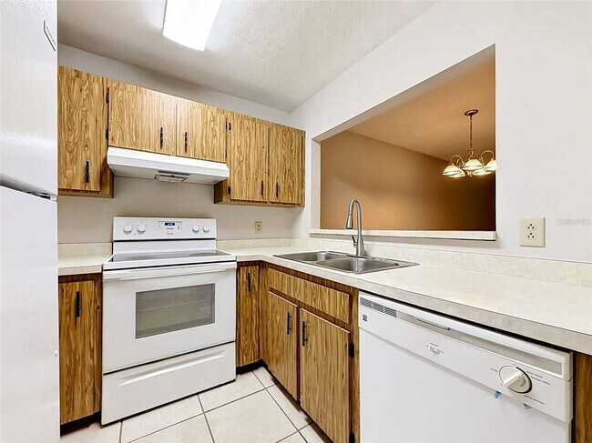 Foto del edificio - 2113 NE 38th St