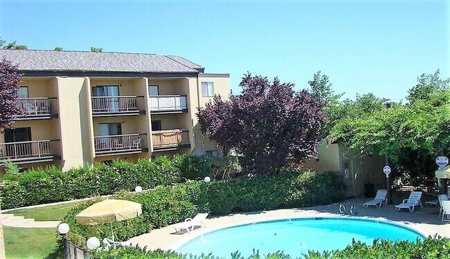 Foto del edificio - Condo with a balcony