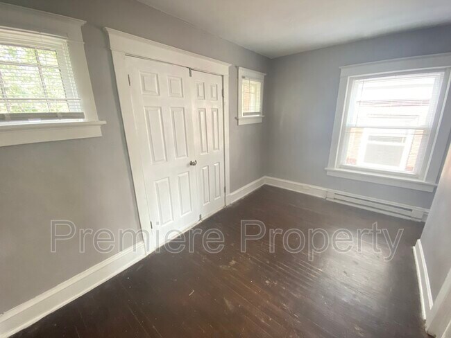 Foto del edificio - 3115 Thompson Ave