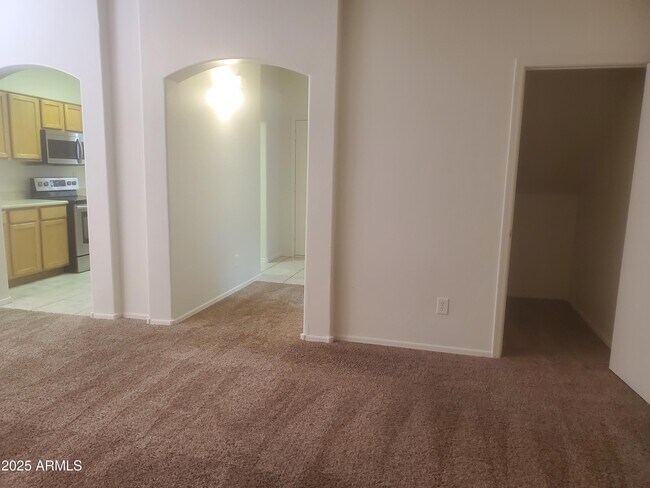 Building Photo - 5338 W Albeniz Pl