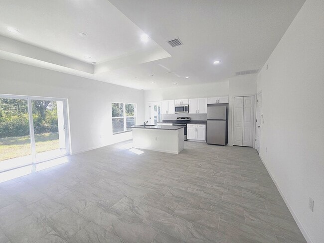 Building Photo - Brand New 4/2/2- South Lehigh Acres