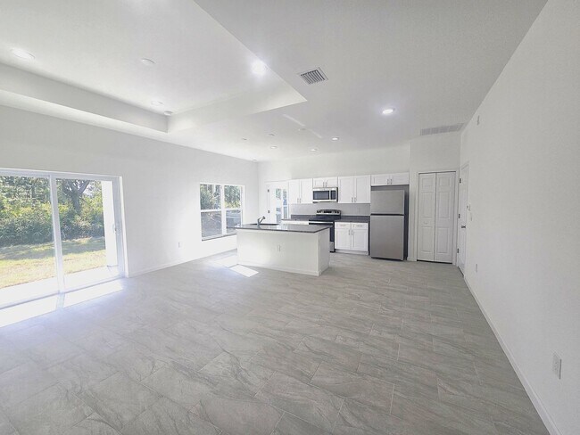 Foto del edificio - Brand new 4/2/2  House