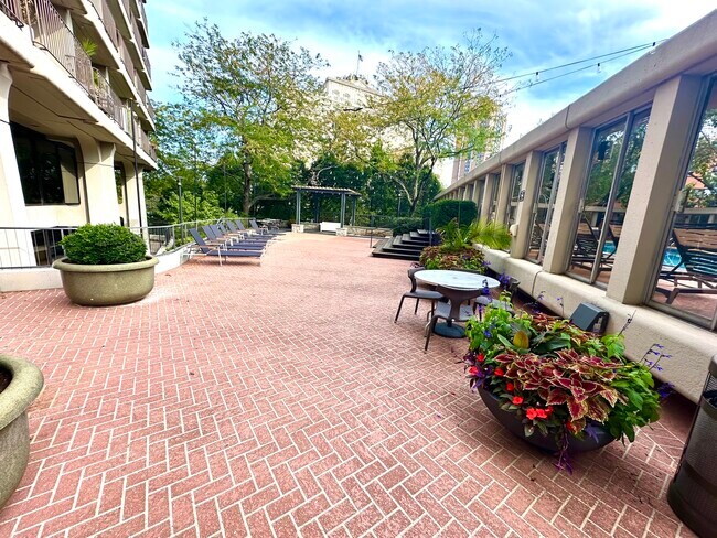 Foto del edificio - 1960 N Lincoln Park W