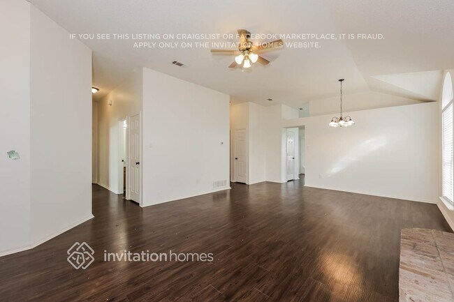 Building Photo - 1325 Meadow Creek Dr