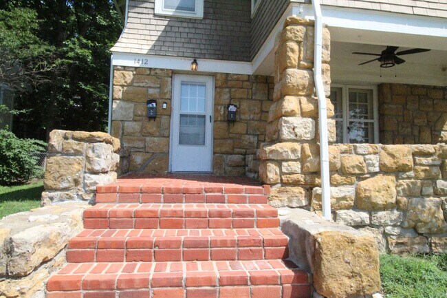 Building Photo - 1412 W 51 St