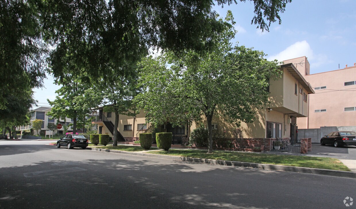 Foto del edificio - 5052 Kester Ave