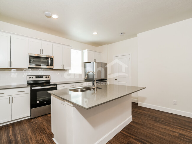 Building Photo - 6037 W Copperhawk Dr