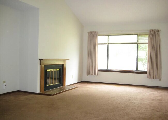 Building Photo - 2502 Heritage Dr