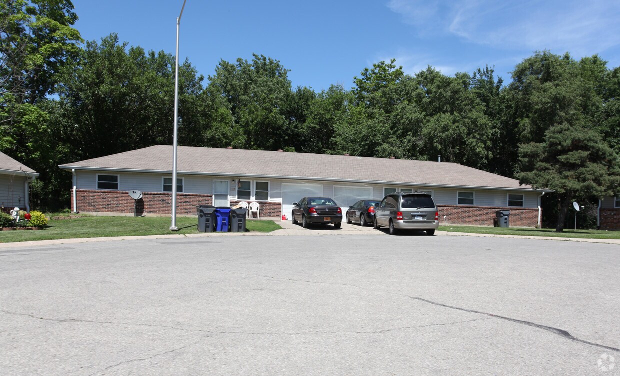 Primary Photo - 514-536 N Monroe Cir