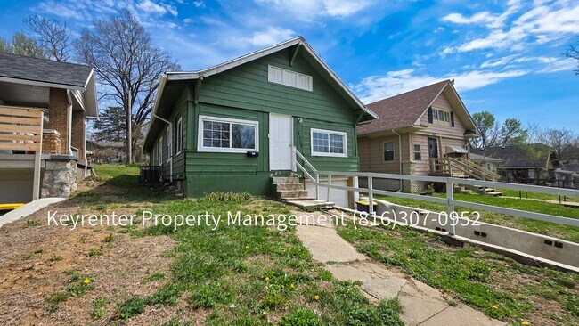 Building Photo - 4 Bedroom 1 bath